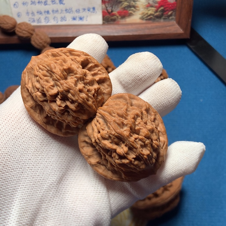 文玩核桃吊坠43尺虎头