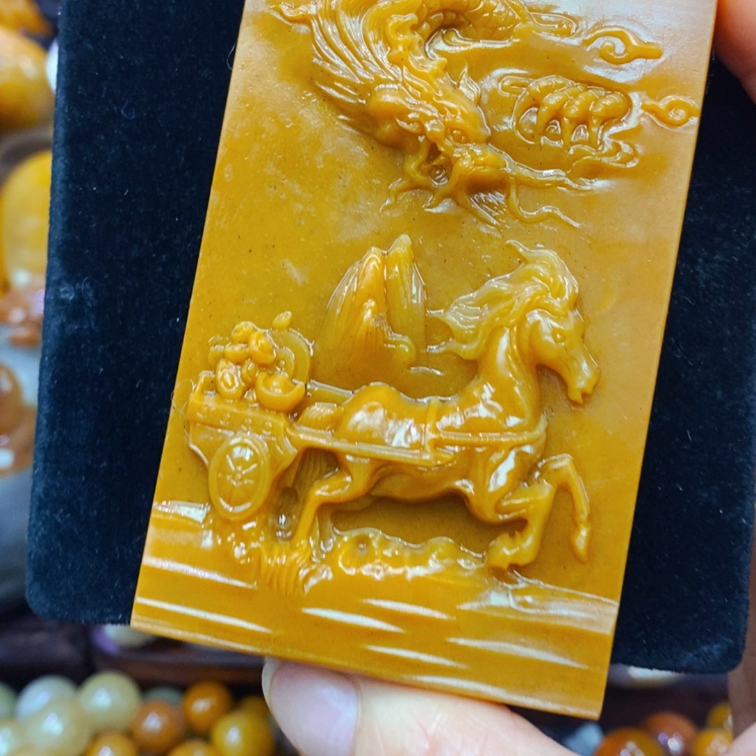 未镶嵌石英质玉（黄龙玉）项链