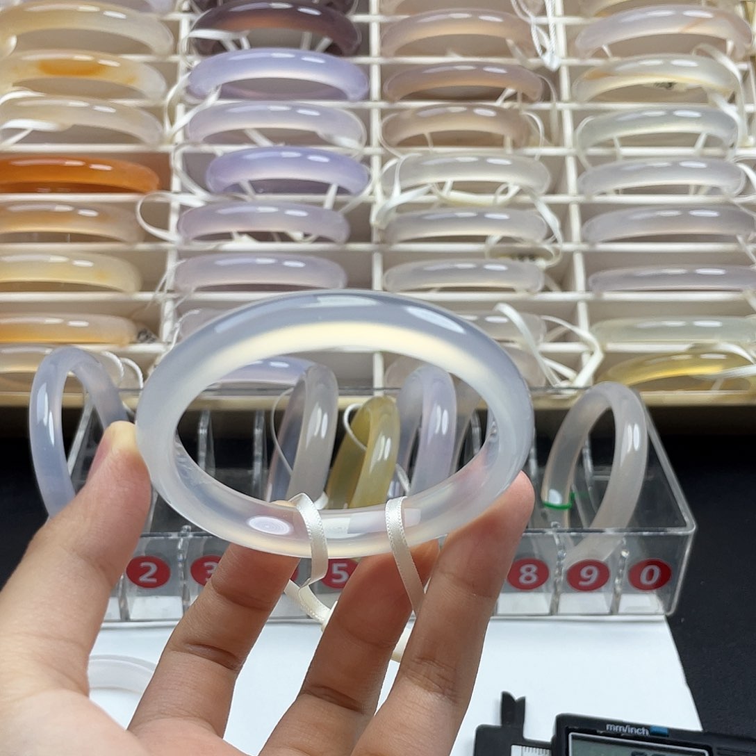 玛瑙/玉髓手镯未镶嵌暄*42