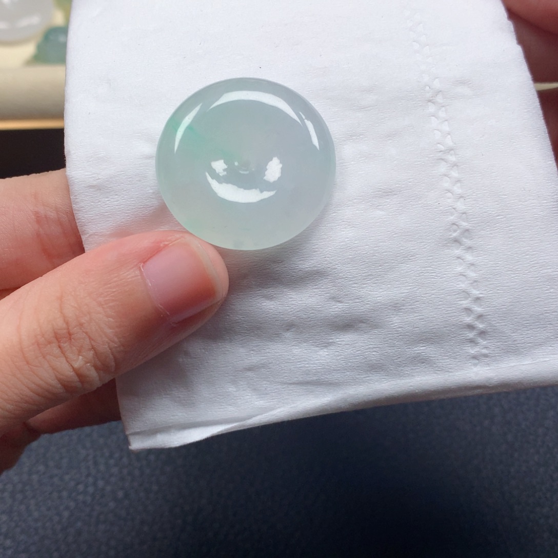 翡翠未镶嵌颈饰闪