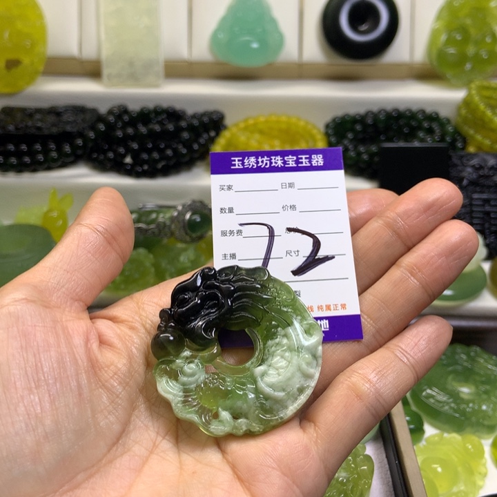 【闪购商品】未镶嵌蛇纹石玉颈饰美**张