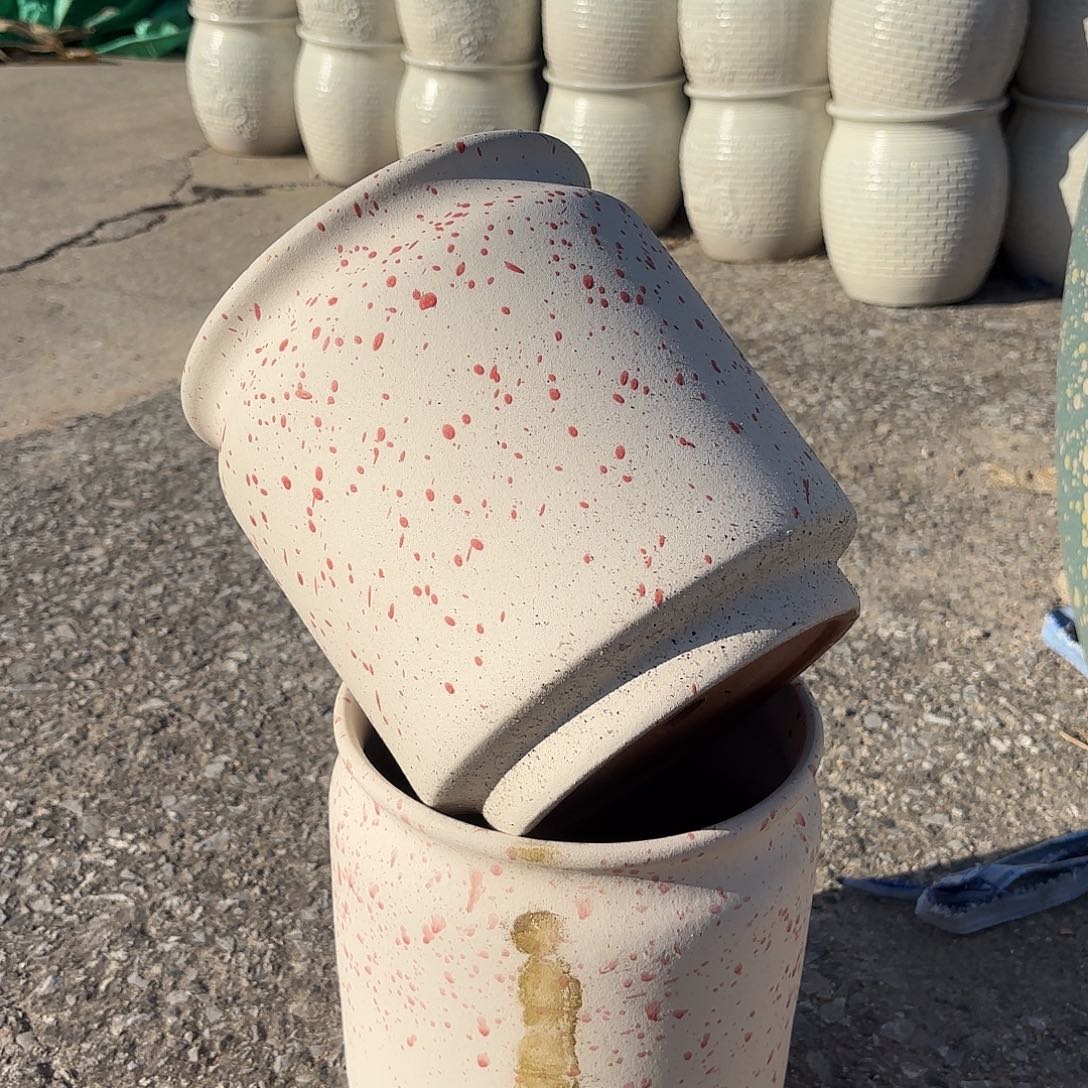 花盆紫砂口径18高度20两个瑕疵直筒粉色