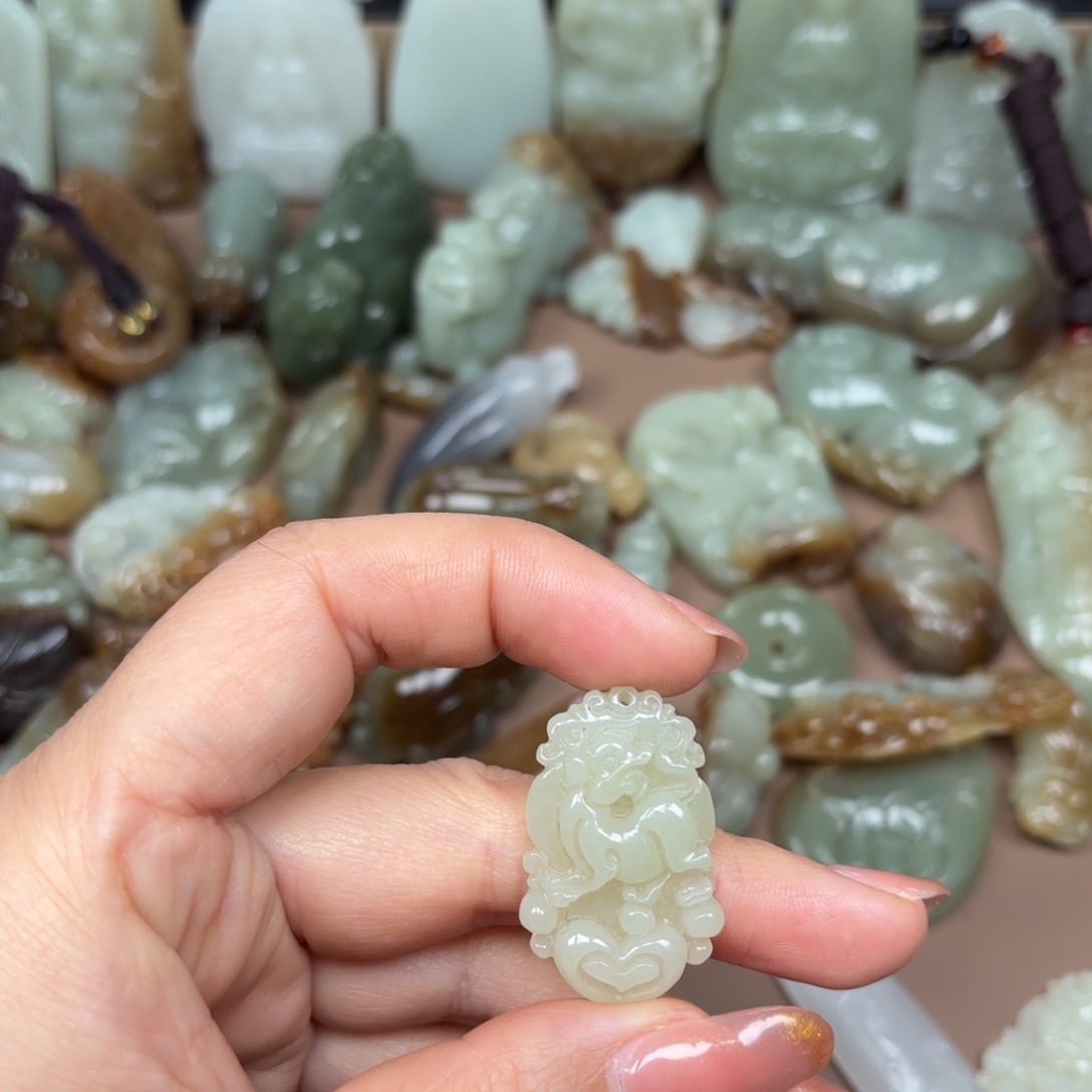 和田玉颈饰未镶嵌