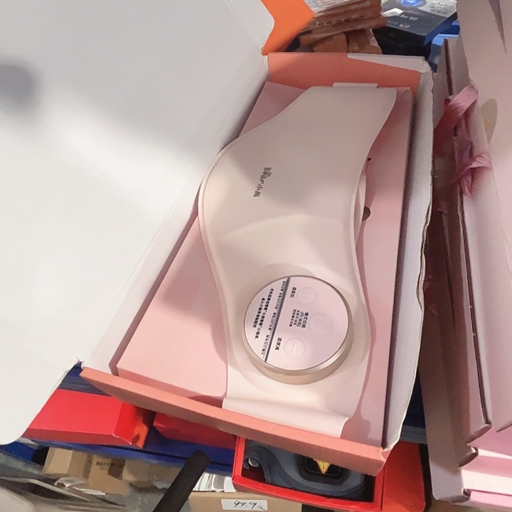 小熊加热暖腹按摩腰带。 