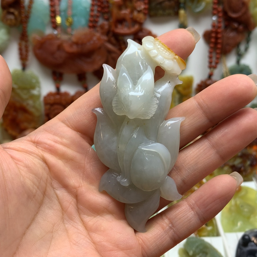 蛇纹石玉颈饰未镶嵌