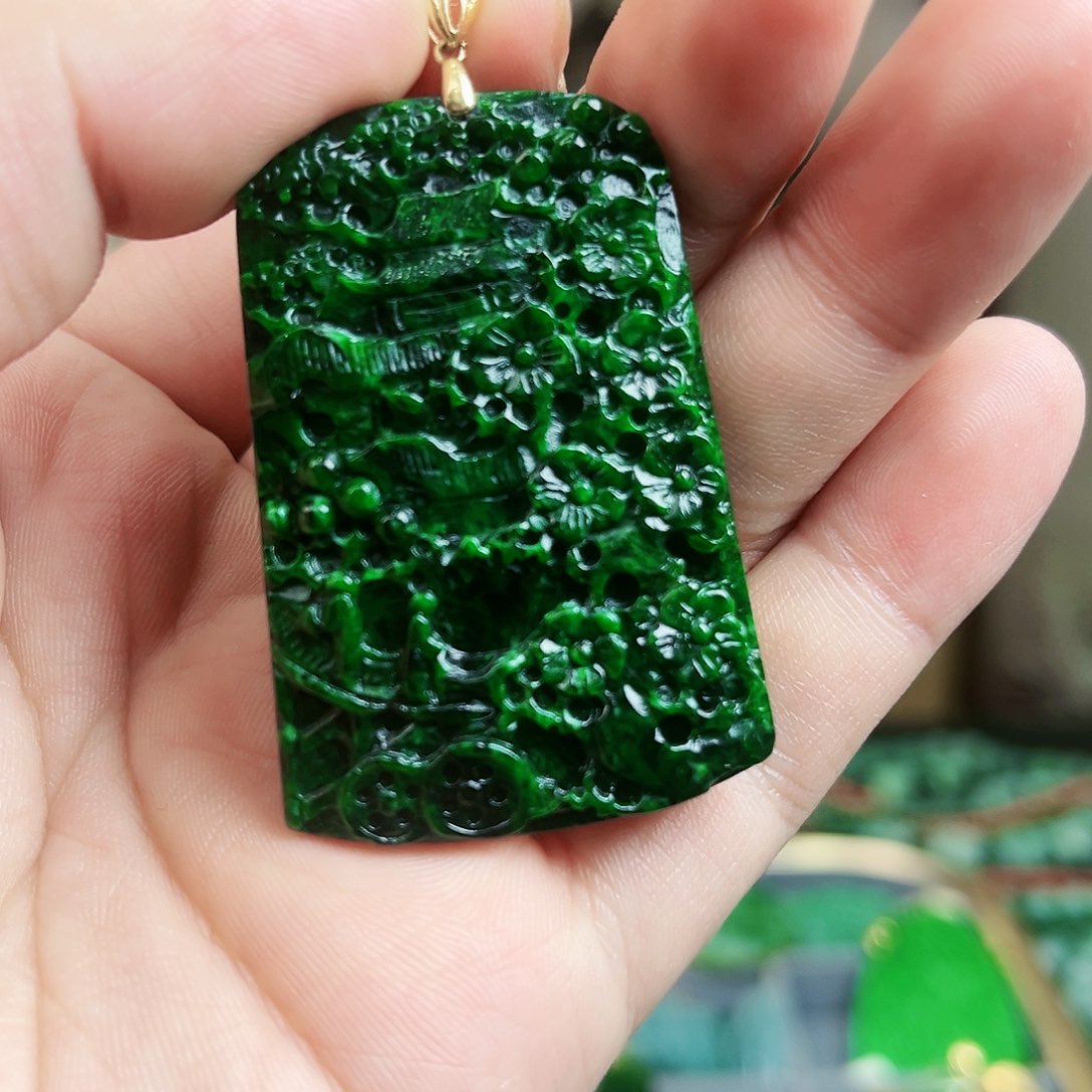 翡翠颈饰18K金镶嵌吊坠