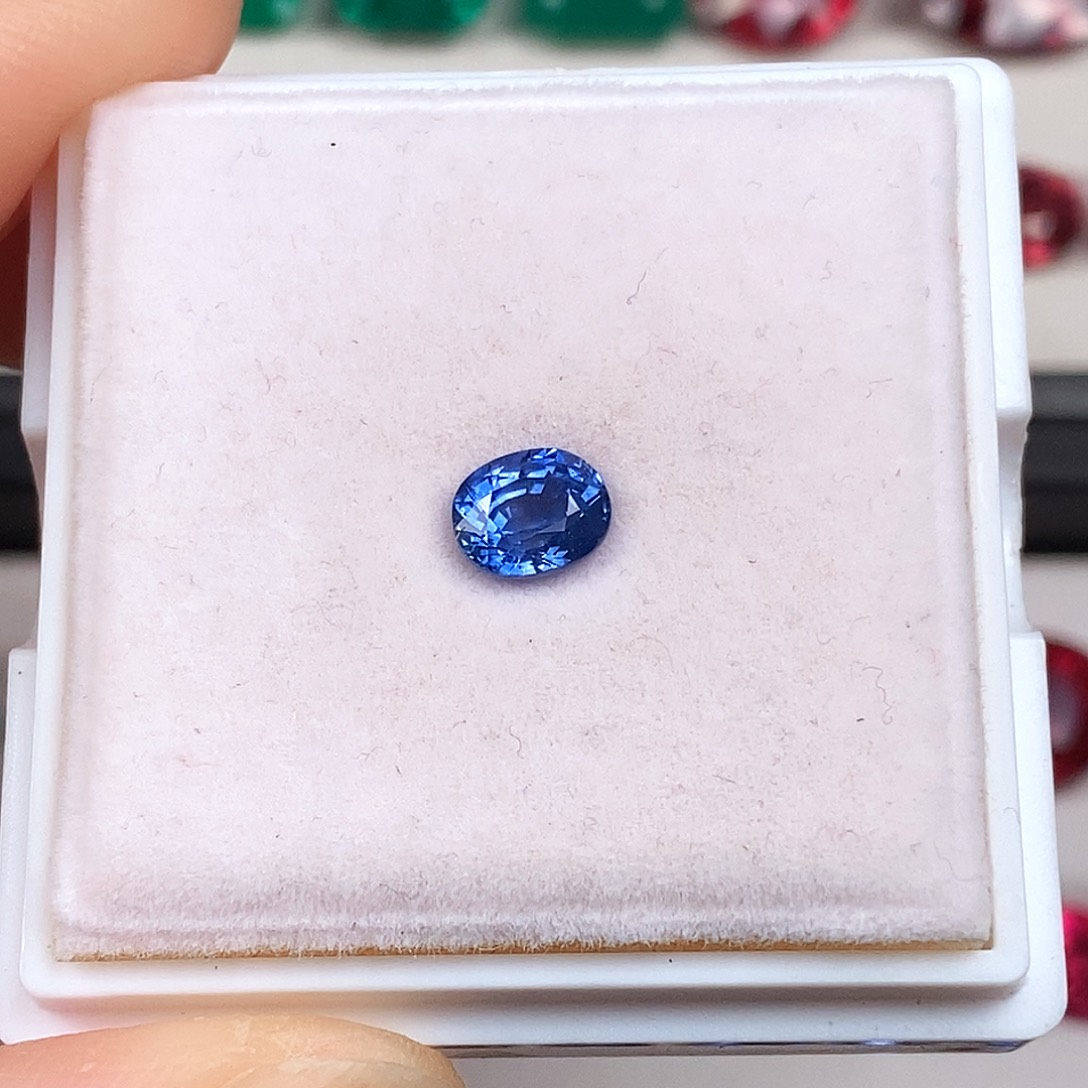 蓝宝石裸石1.2ct天然