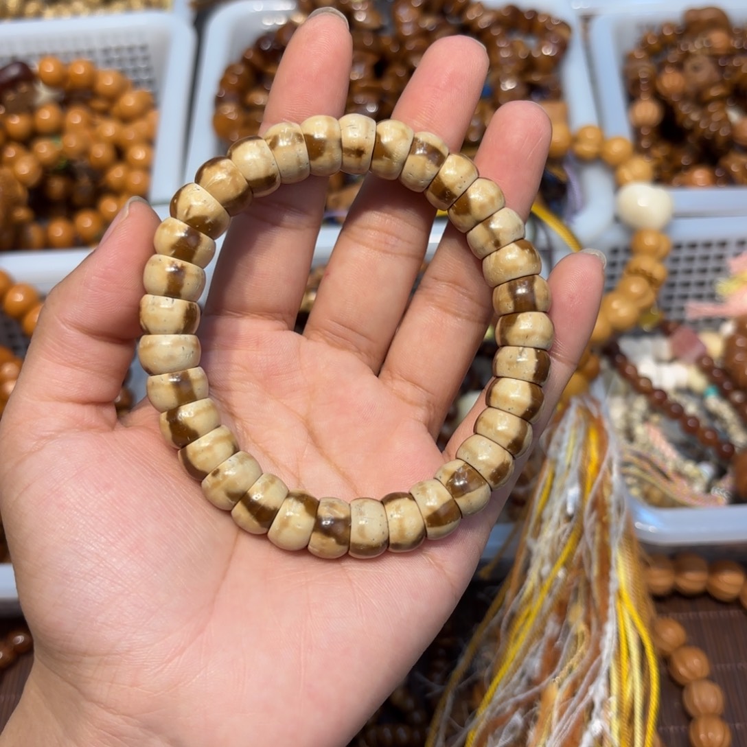 吊坠白玉菩提浅色花皮碗肠