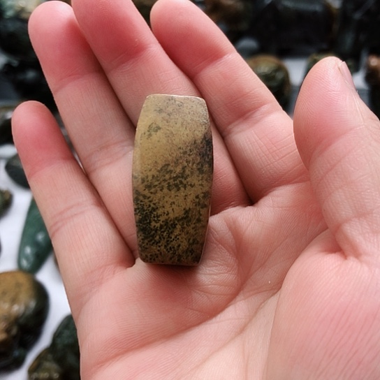 岫岩河磨玉（透闪石质玉）未镶嵌把件