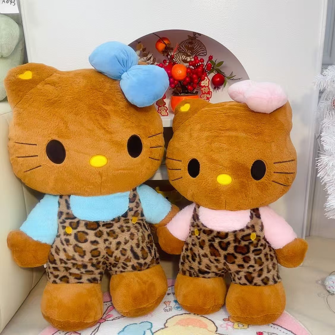 新款可爱卡通公仔黑皮KT猫毛绒公仔娃娃创意生日礼物送女友
