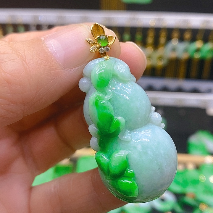 翡翠吊坠(赠链)18K金镶嵌吊坠