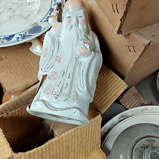 绿泥盘子碗茶壶啥都有