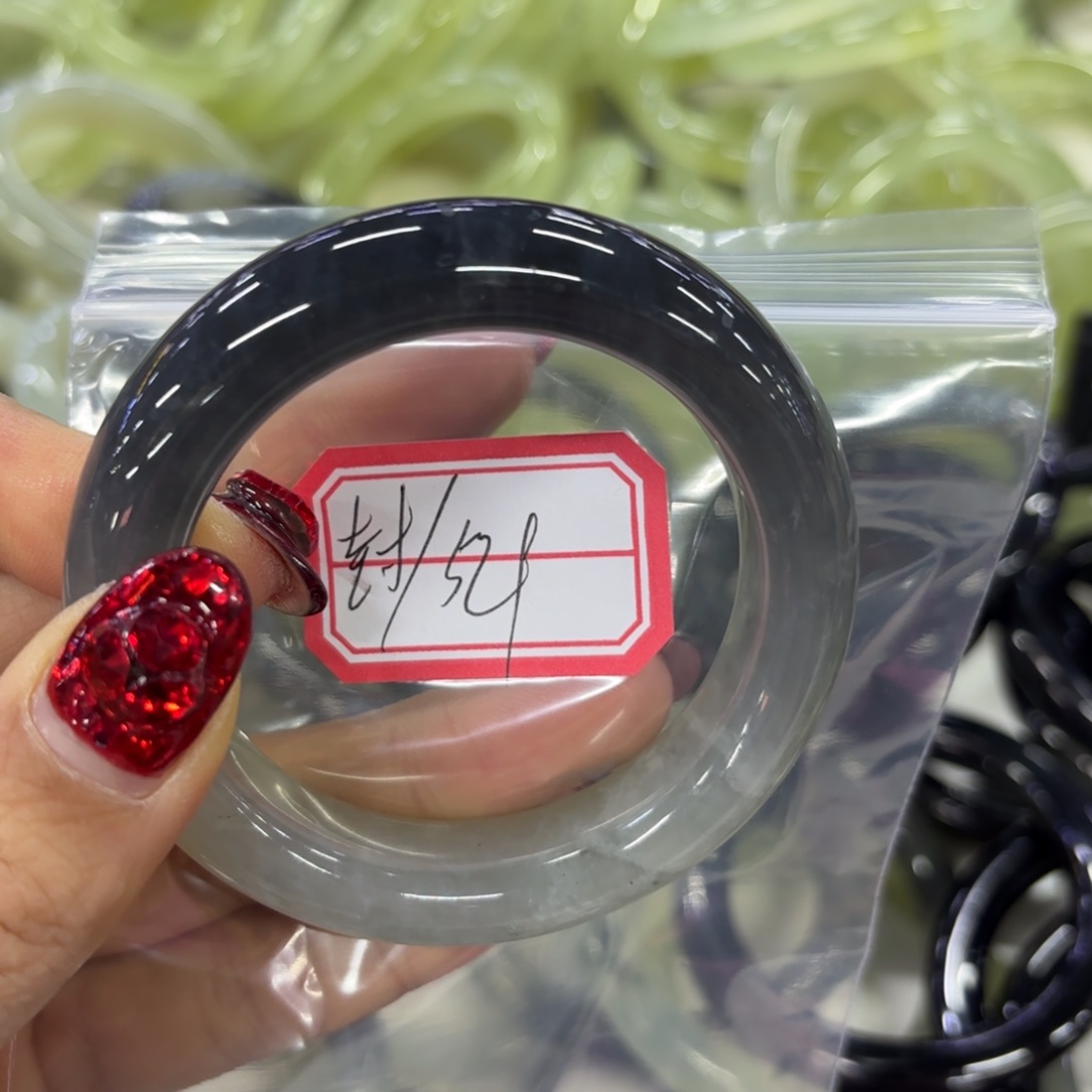 蛇纹石玉手镯未镶嵌封**冬