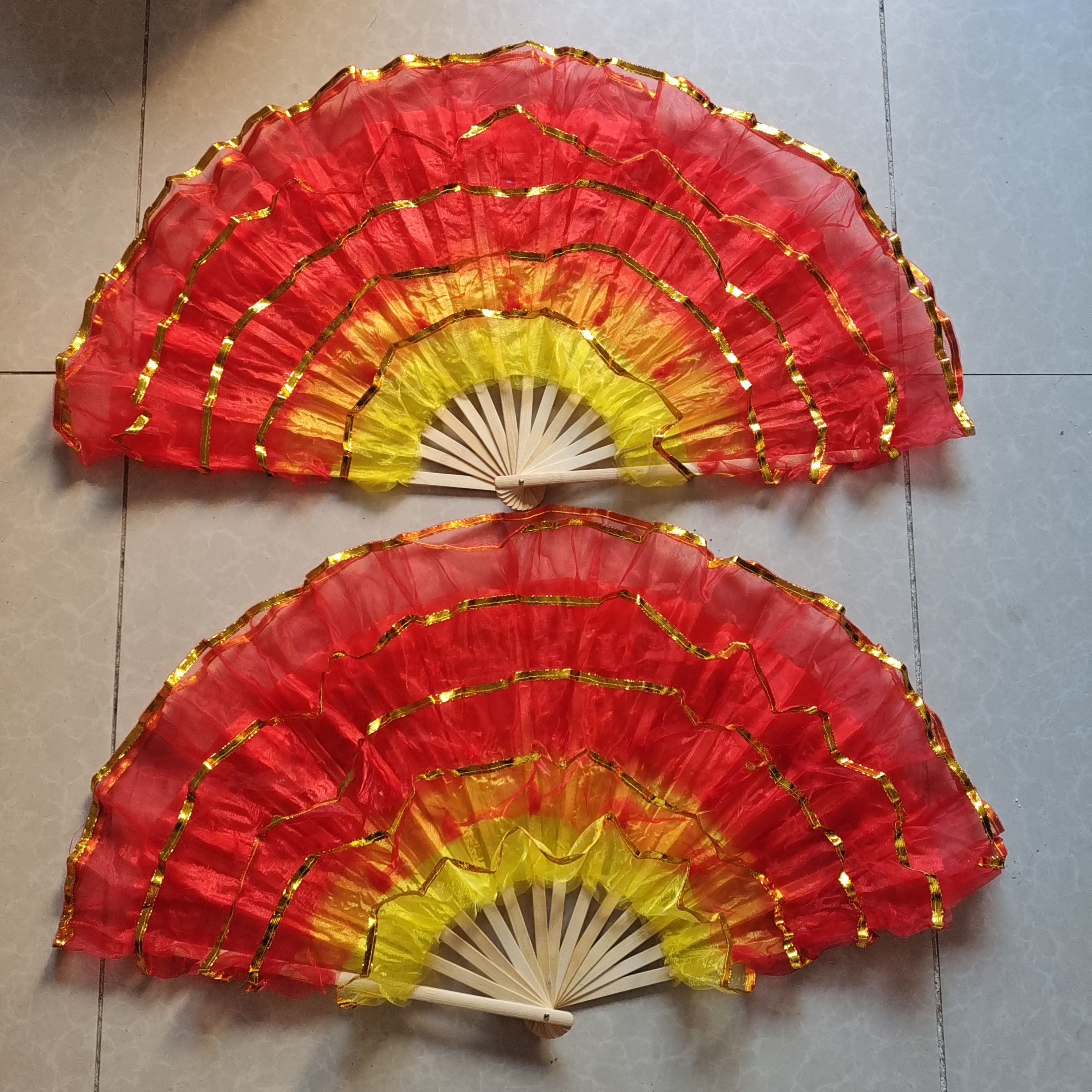 大号舞蹈扇水晶纱扇广场舞表演道具跳舞扇子五层渐变色祖国颂折扇