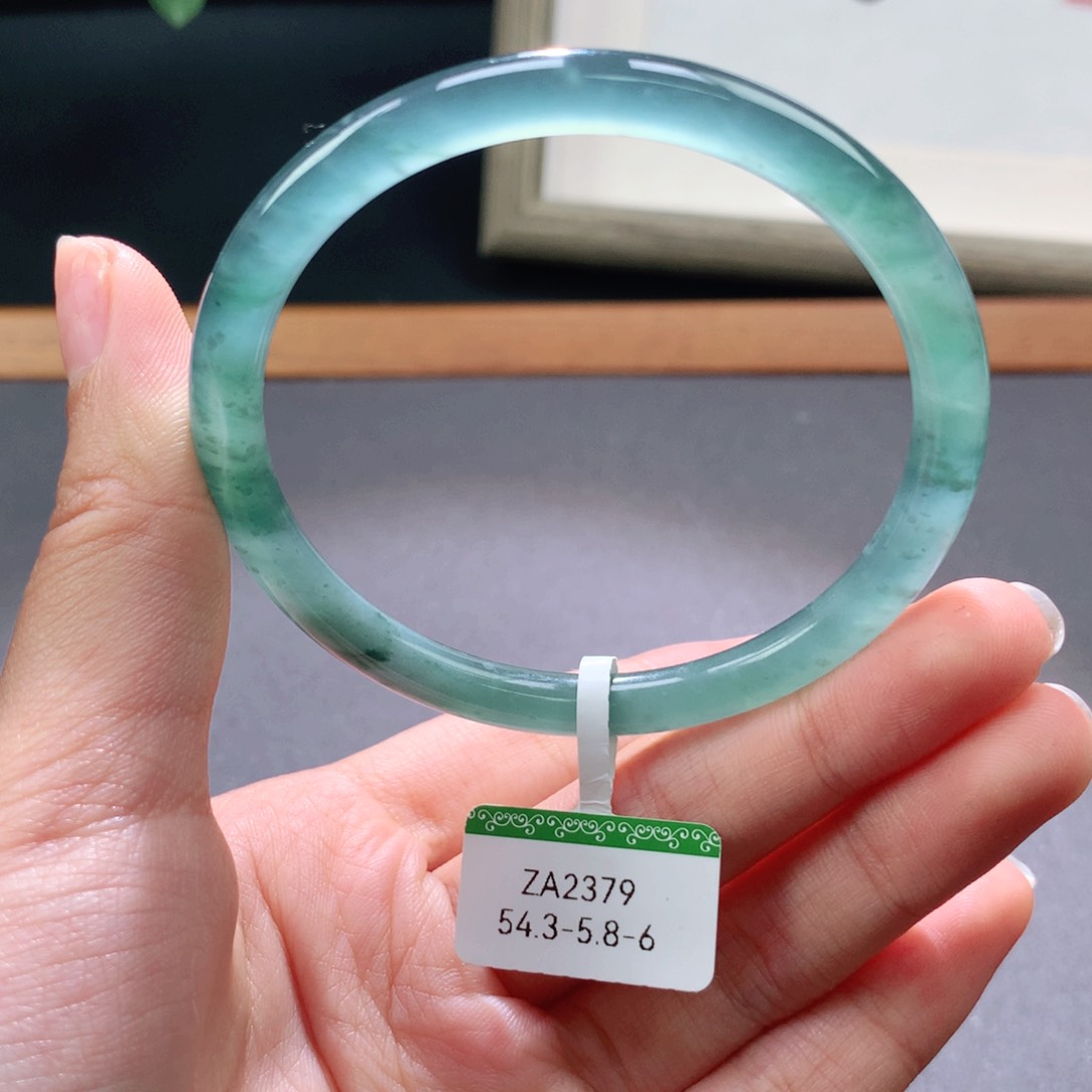翡翠手镯未镶嵌天然翡翠手镯