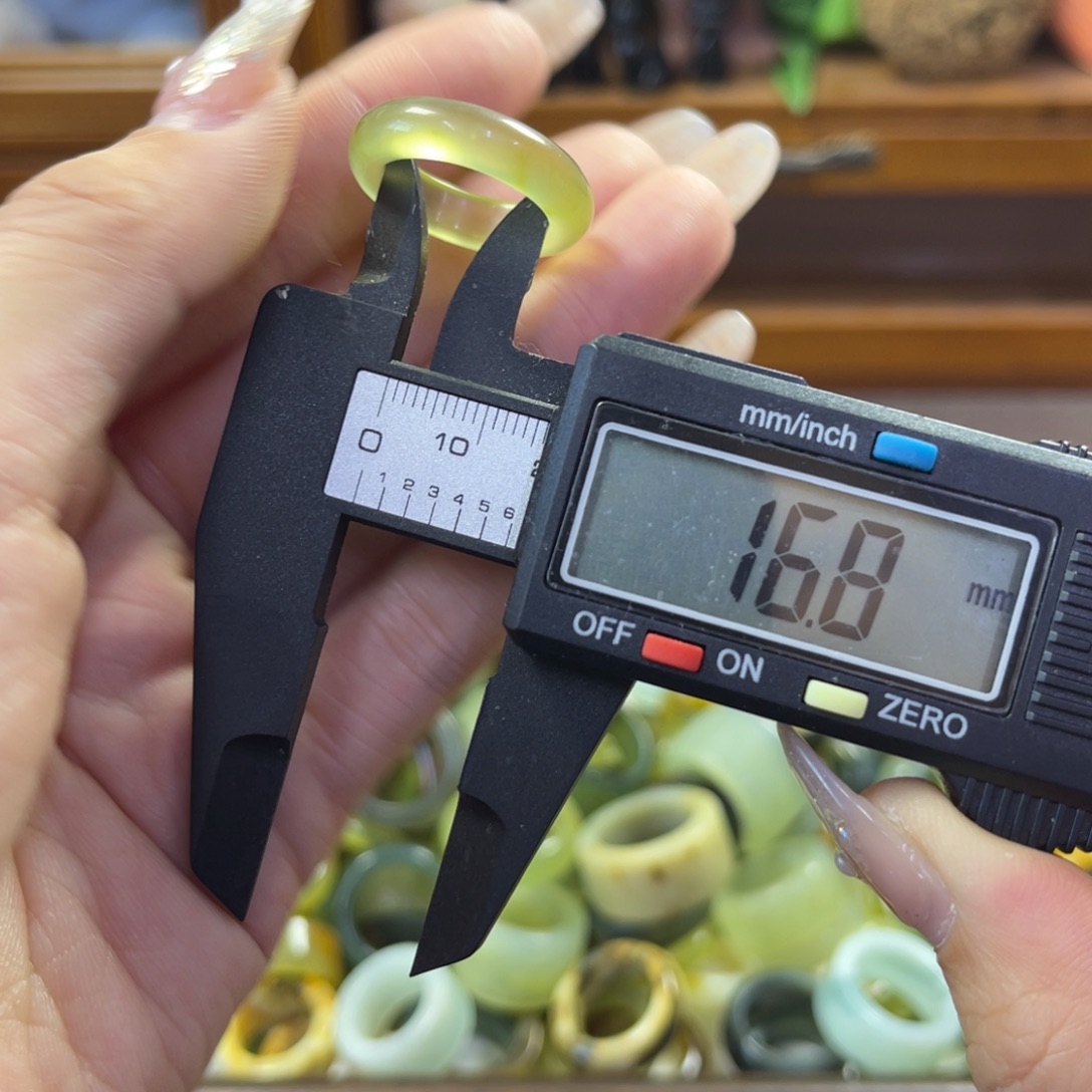 蛇纹石玉未镶嵌手镯8