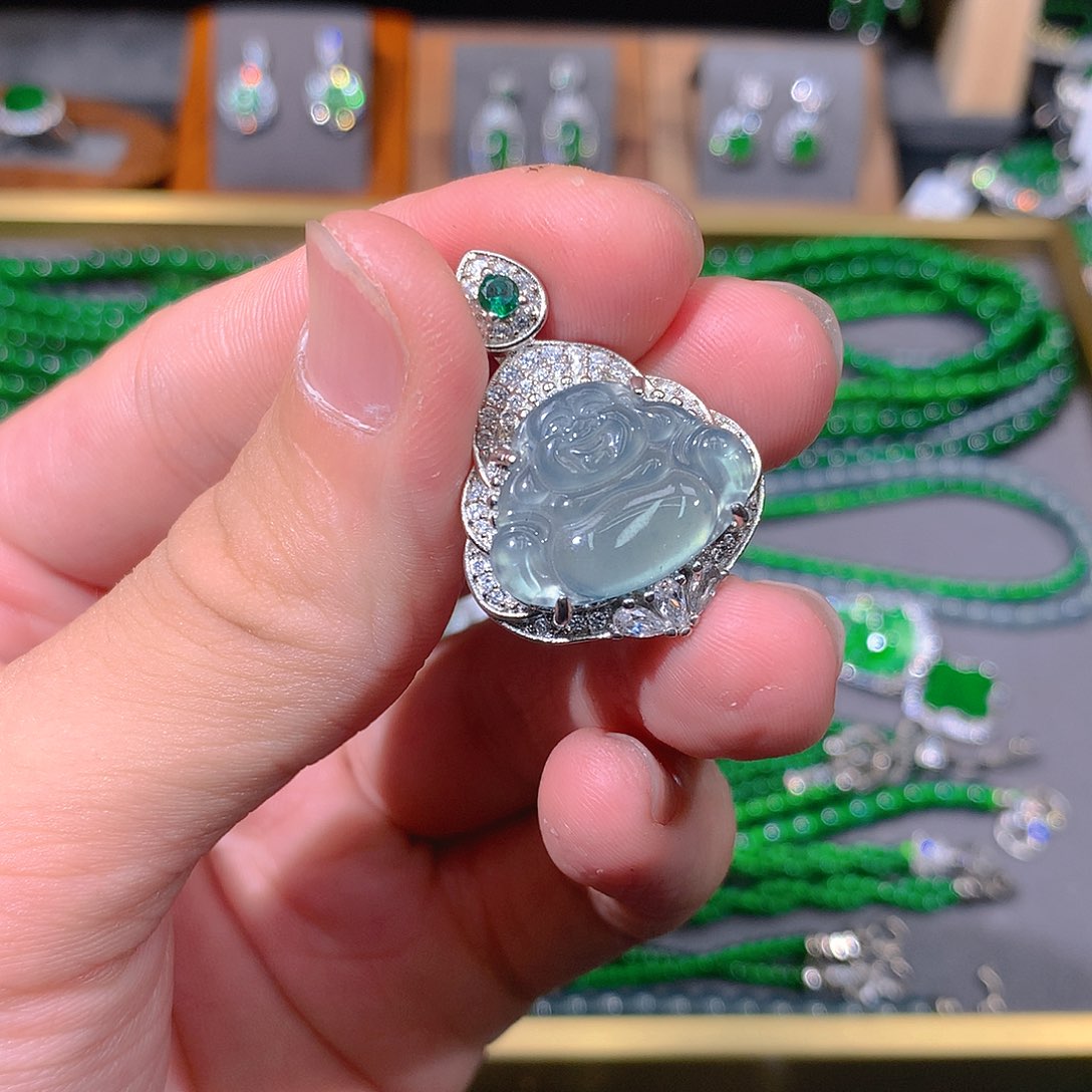 翡翠吊坠(赠链)未镶嵌天然