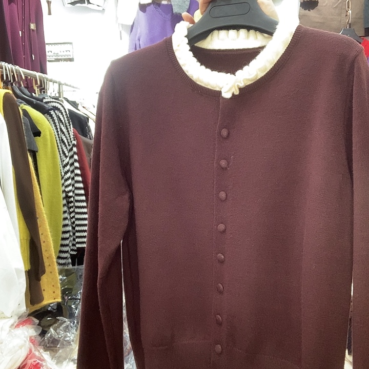 咖啡色木耳边开衫