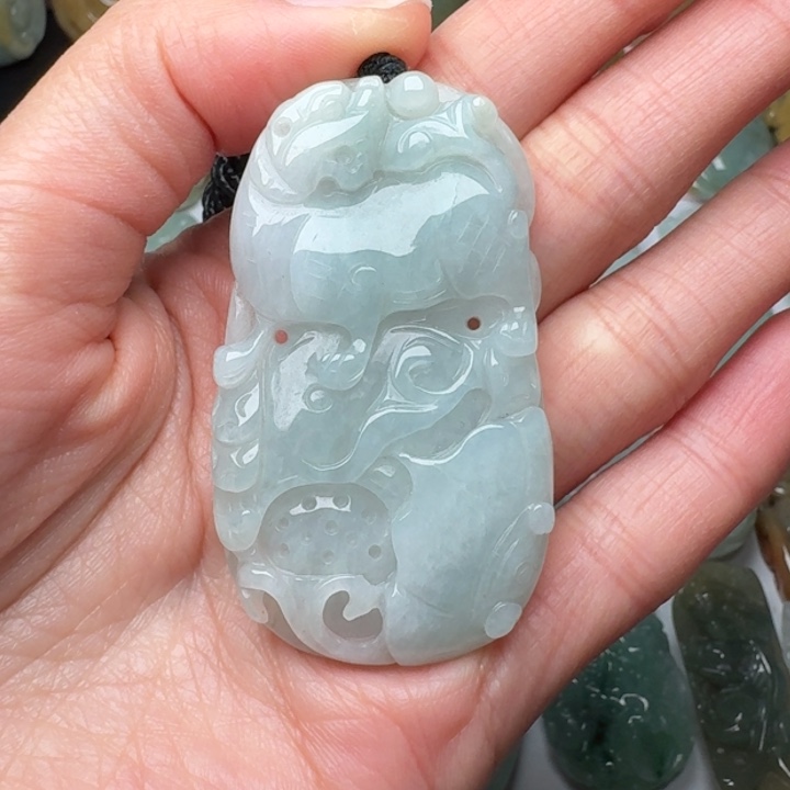 翡翠未镶嵌颈饰貔貅