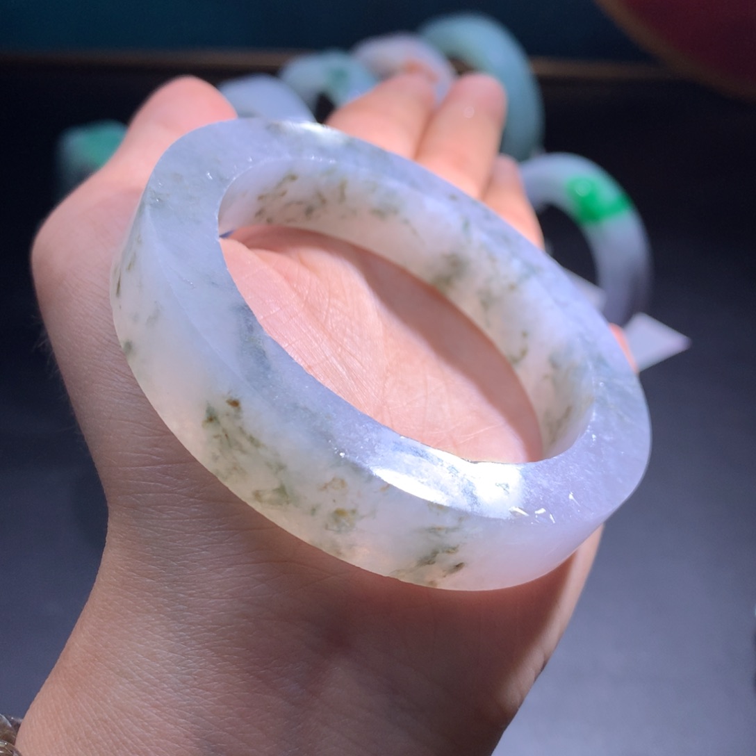 未镶嵌翡翠手镯定制翡翠