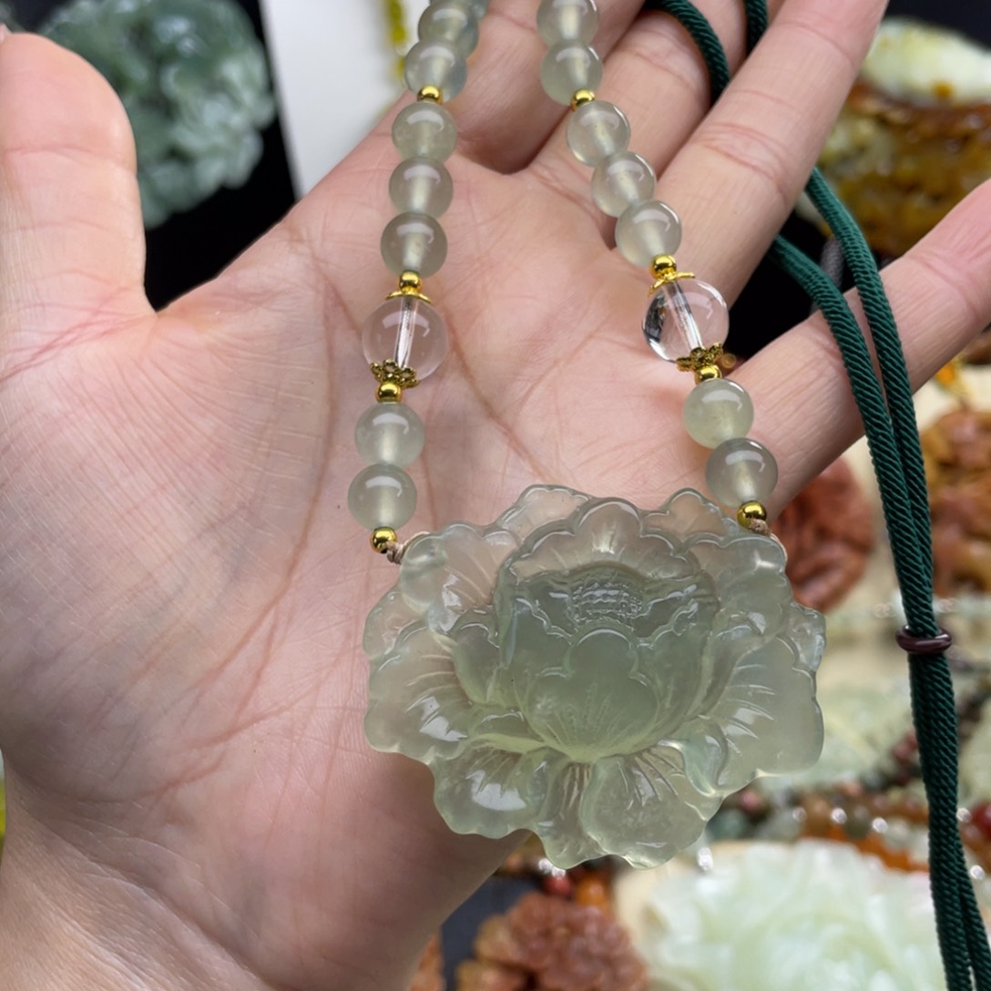 未镶嵌蛇纹石玉颈饰