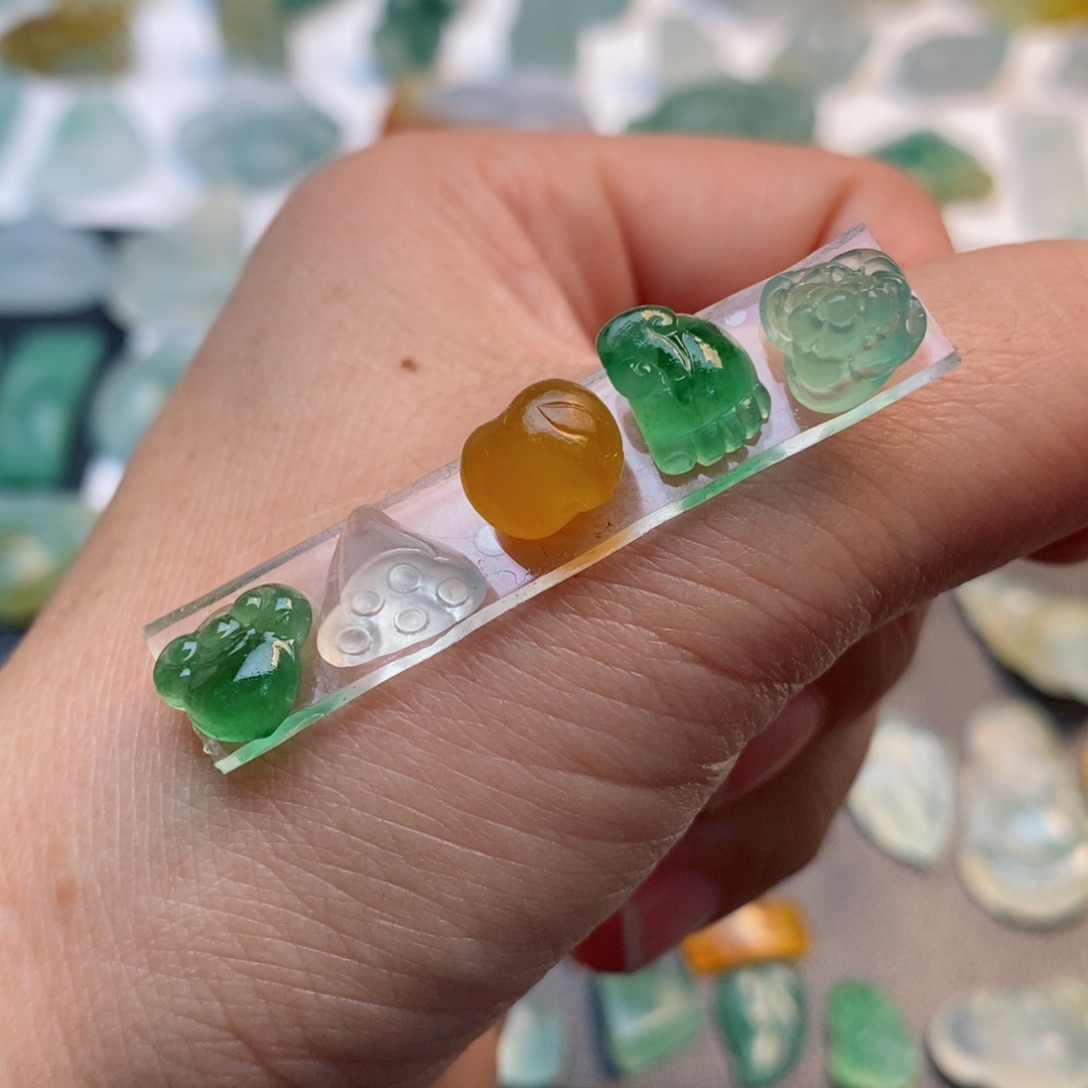 定制翡翠未镶嵌一套