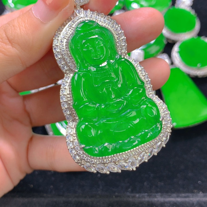 卍***卍翡翠银S925镶嵌颈饰一个