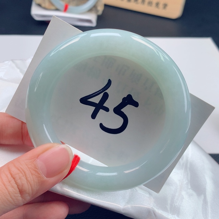 翡翠手镯未镶嵌冰