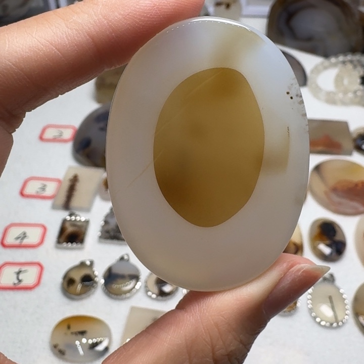 玛瑙/玉髓未镶嵌珠宝奇石