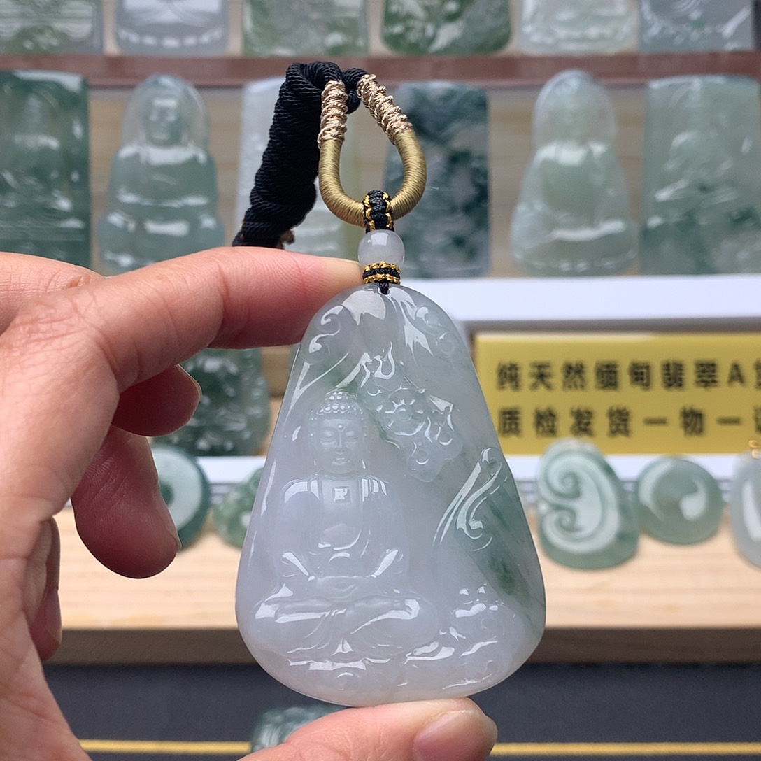翡翠未镶嵌颈饰大日