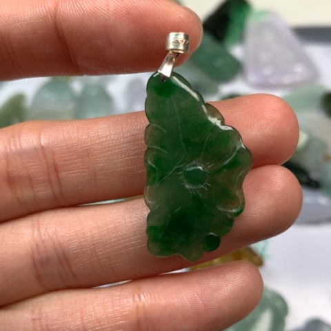 翡翠颈饰未镶嵌翡翠