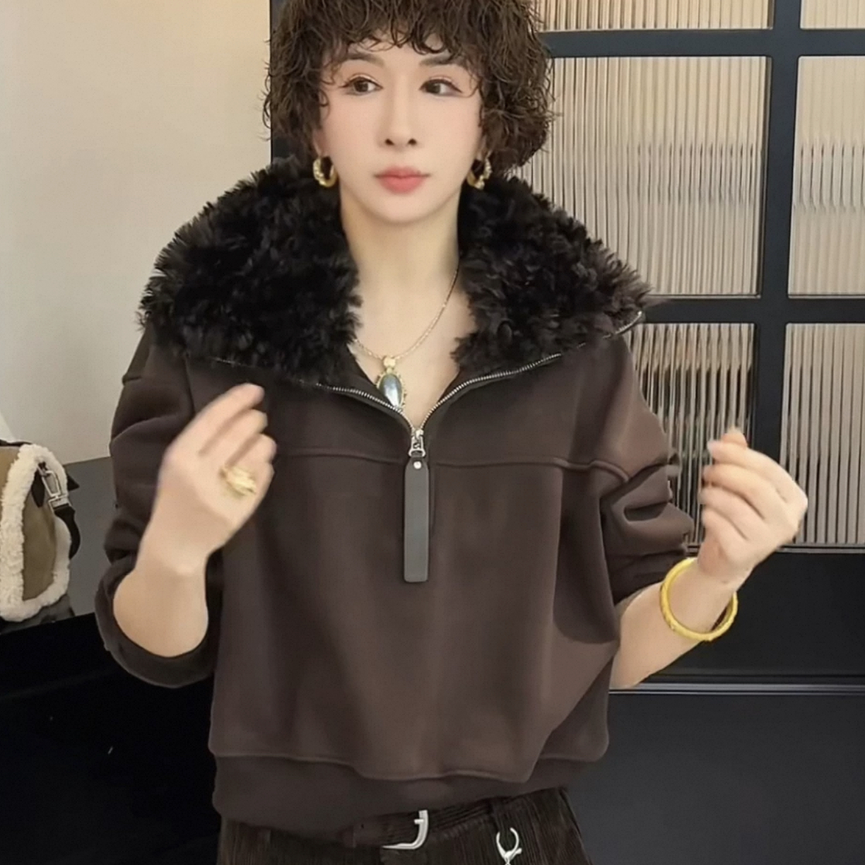 宜美多家 高级感毛毛领半拉链加绒加厚卫衣8953