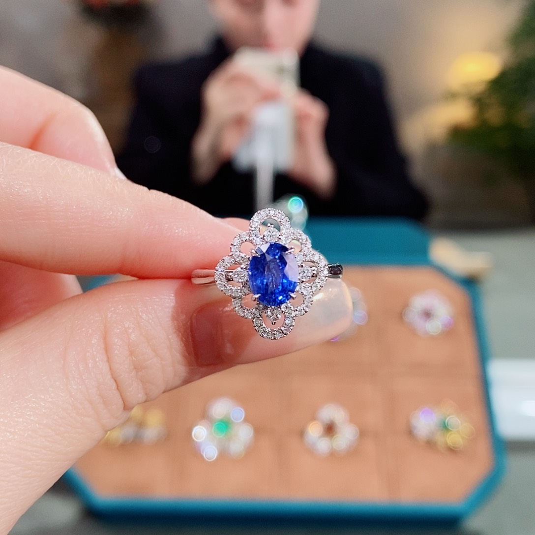 蓝宝石戒指18K金镶嵌1.57ct