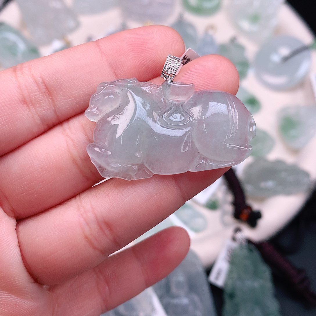 翡翠颈饰18K金镶嵌晴唐马