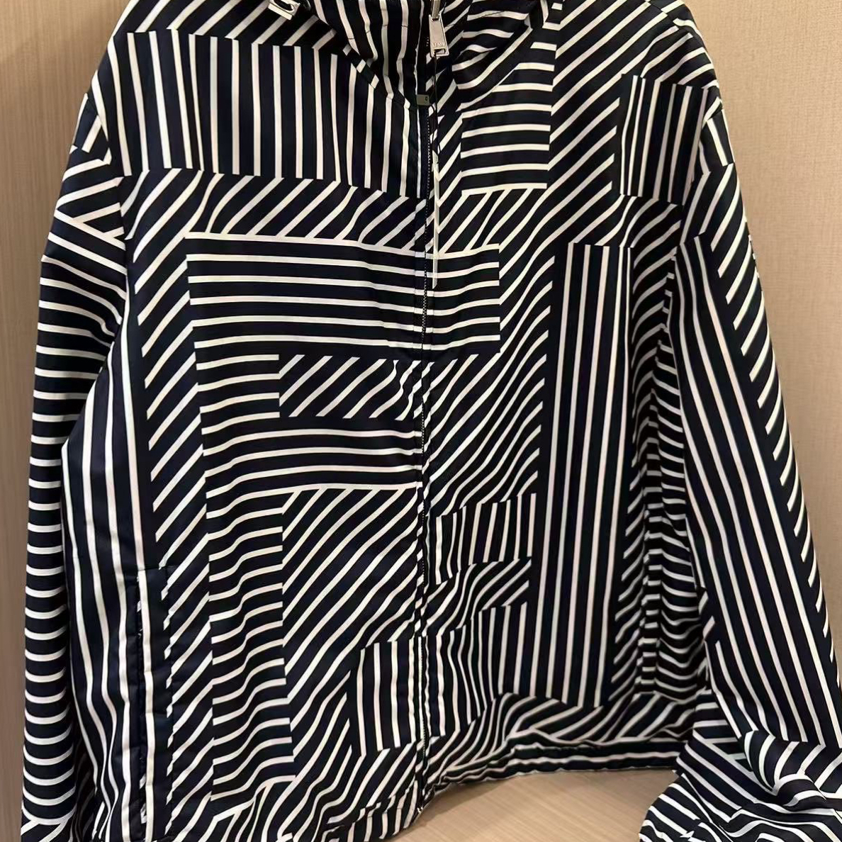 99新 FENDI/芬迪 fendi双面穿花纹连帽冲锋衣/50码/99新