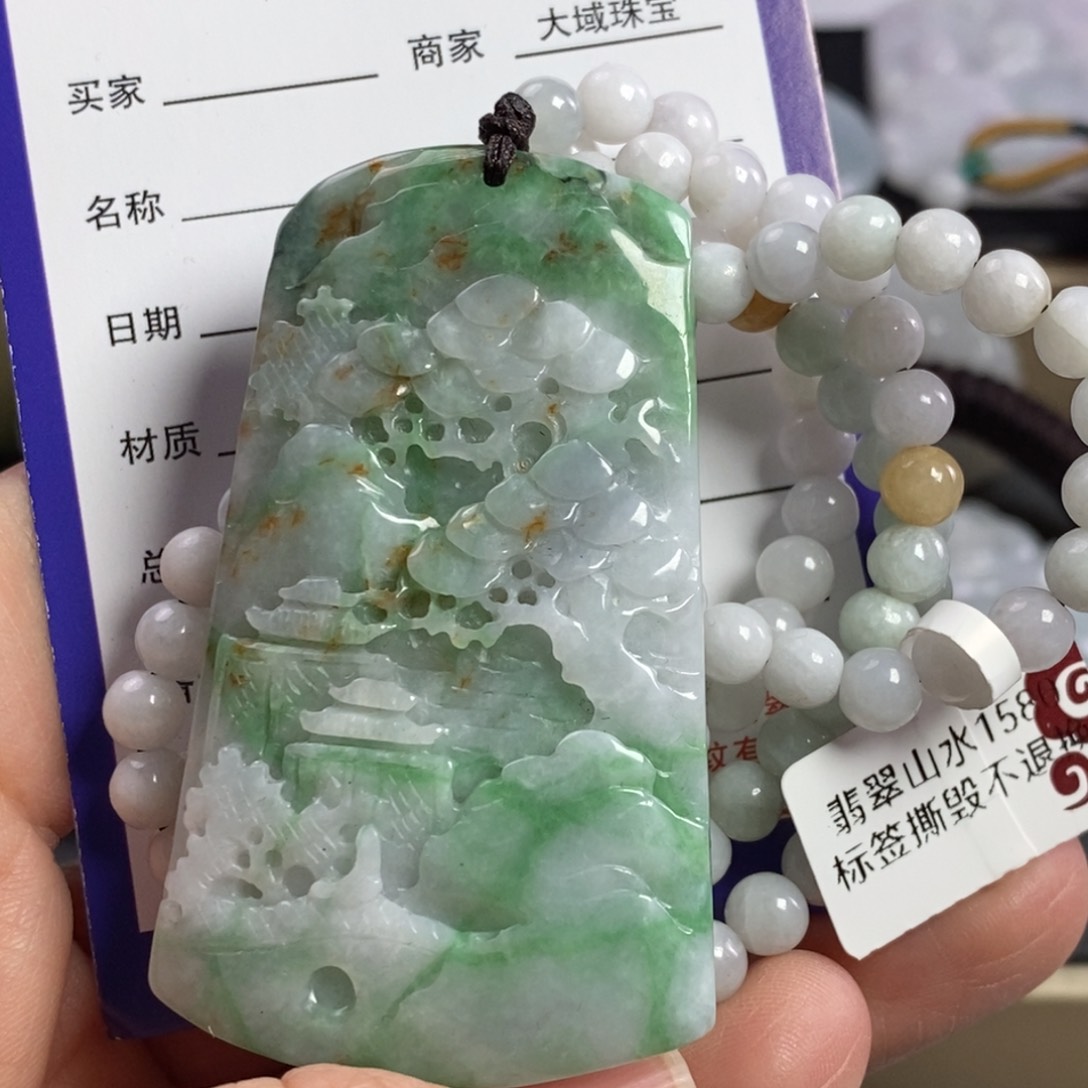 翡翠颈饰未镶嵌山水