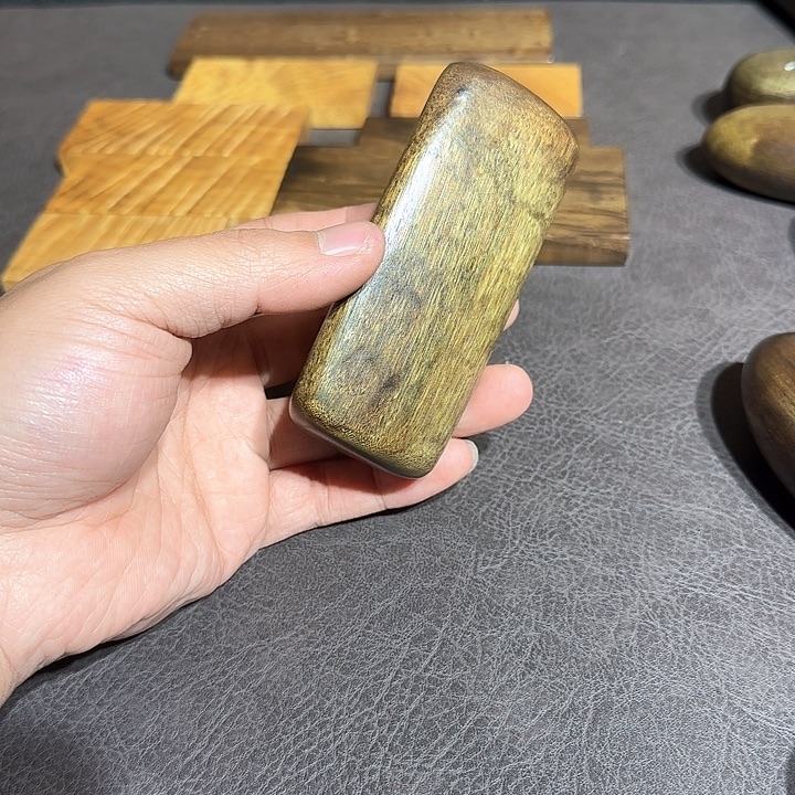 华***仔阴沉木直播间一物一拍截图