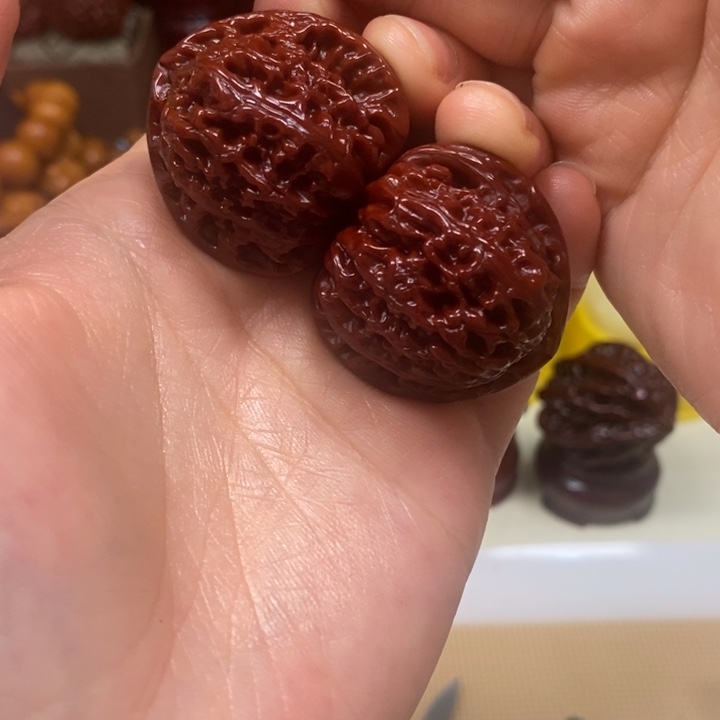 文玩核桃吊坠三角白