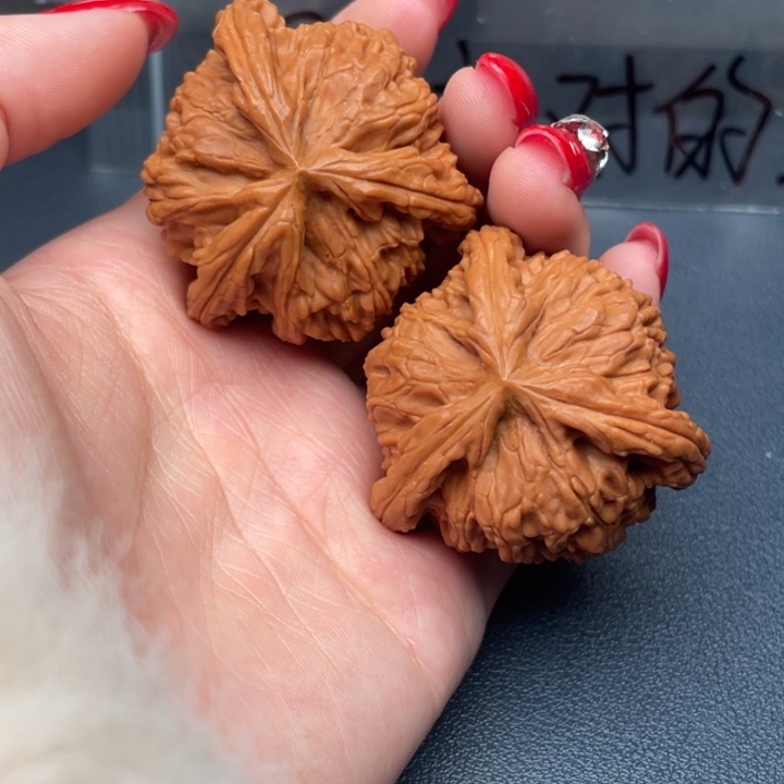 午***夜文玩核桃吊坠白狮子 