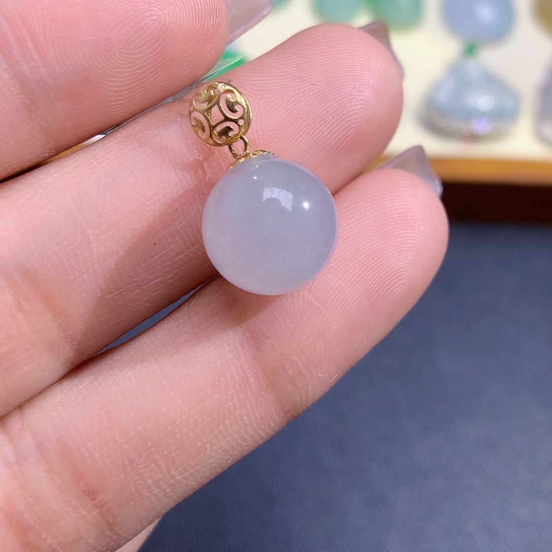 翡翠颈饰18K金镶嵌吊坠