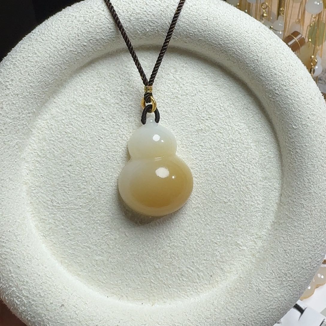 C***蔡和田玉未镶嵌颈饰糖葫芦大号