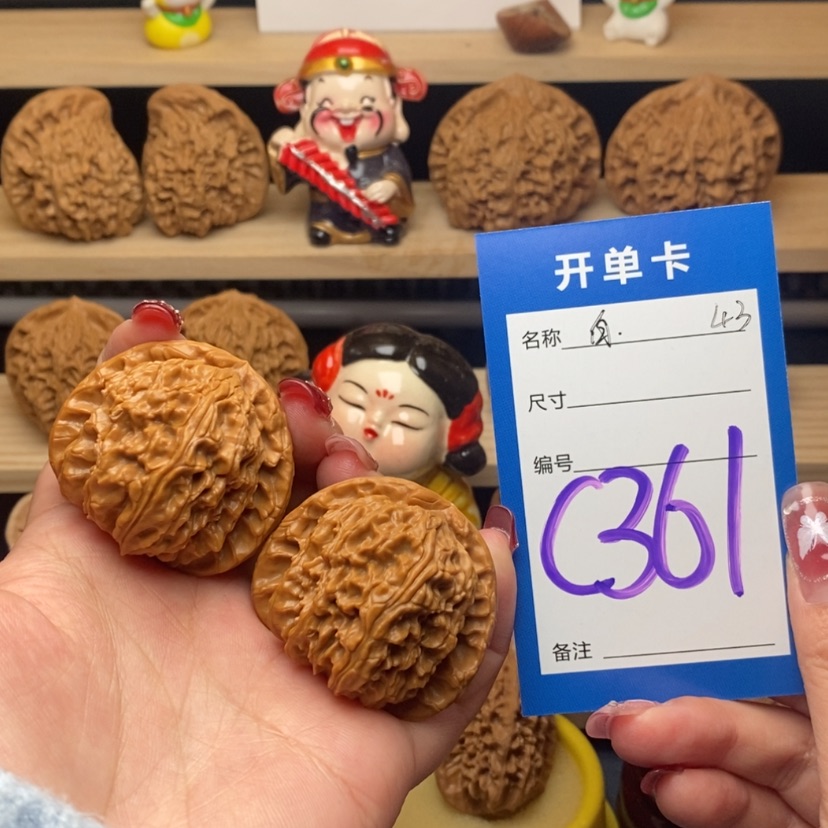 【闪购商品】文玩核桃把件白狮子