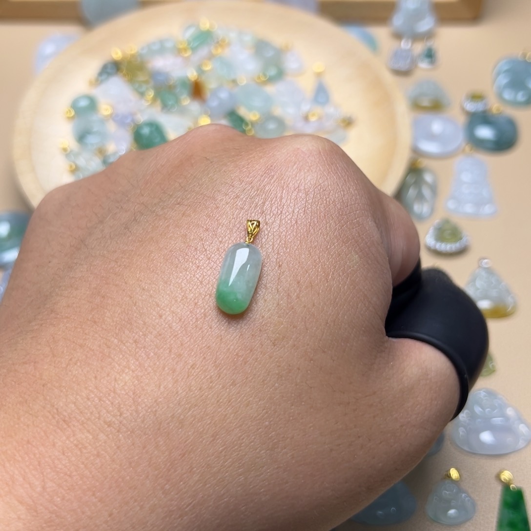 翡翠颈饰18K金镶嵌福瓜