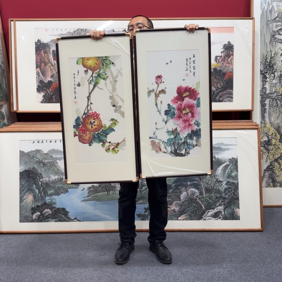 国画带框绘画作品