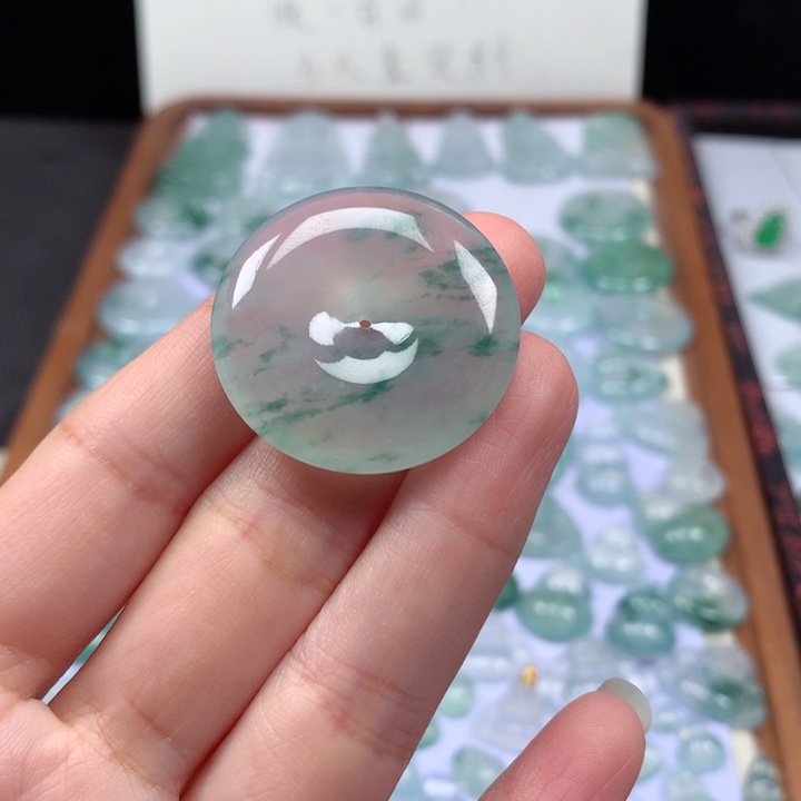 颈饰未镶嵌翡翠冰种飘花大平安扣