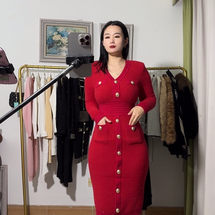 羊羔毛黑色巴家连衣裙