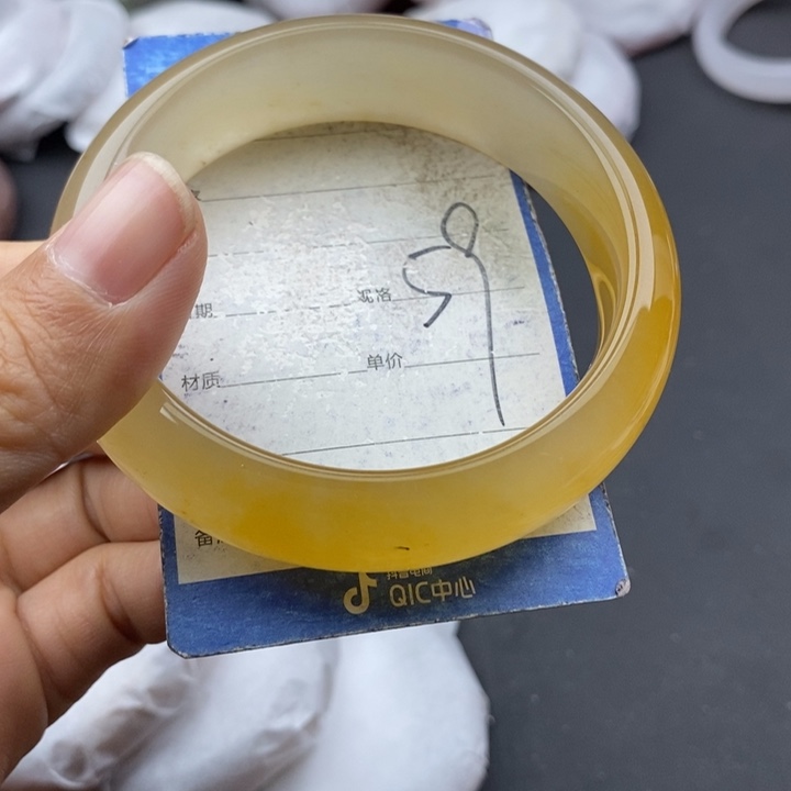 石英质玉未镶嵌手镯