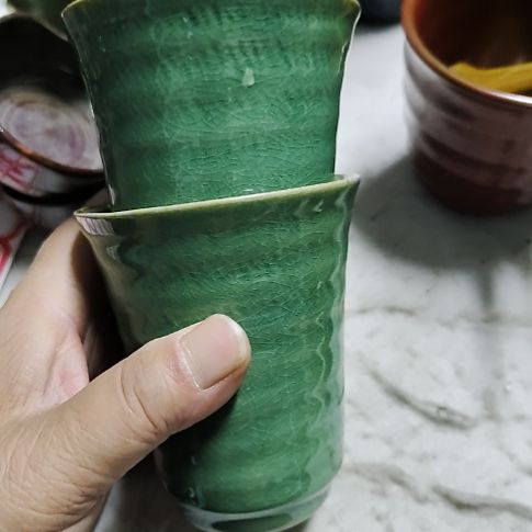 瓷片五厂，七厂，瓷器摆件，瓷片！都有微瑕疵。一对都有点儿瑕疵。