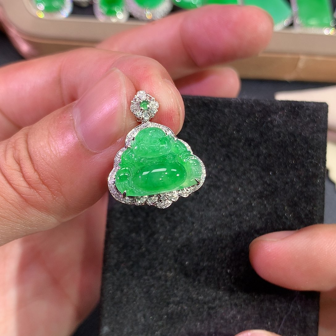 翡翠吊坠(赠链)18K金镶嵌