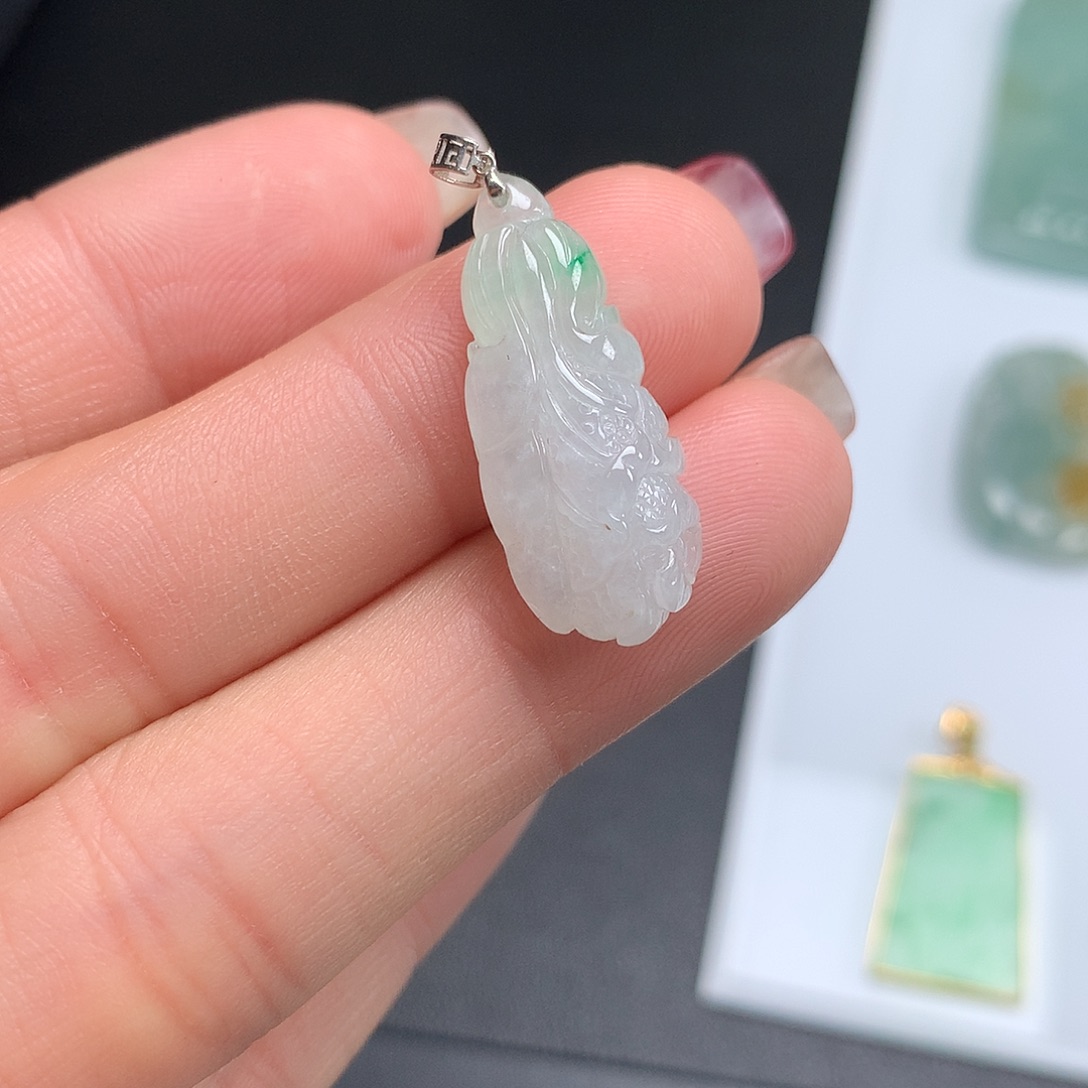 翡翠18K金镶嵌颈饰百财